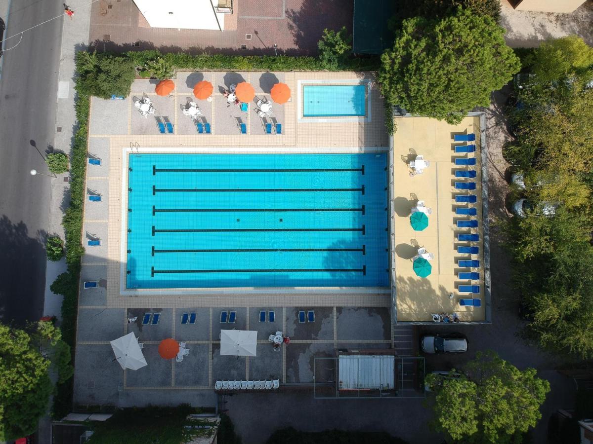 Condominio Res. Palace Bibione Exterior foto